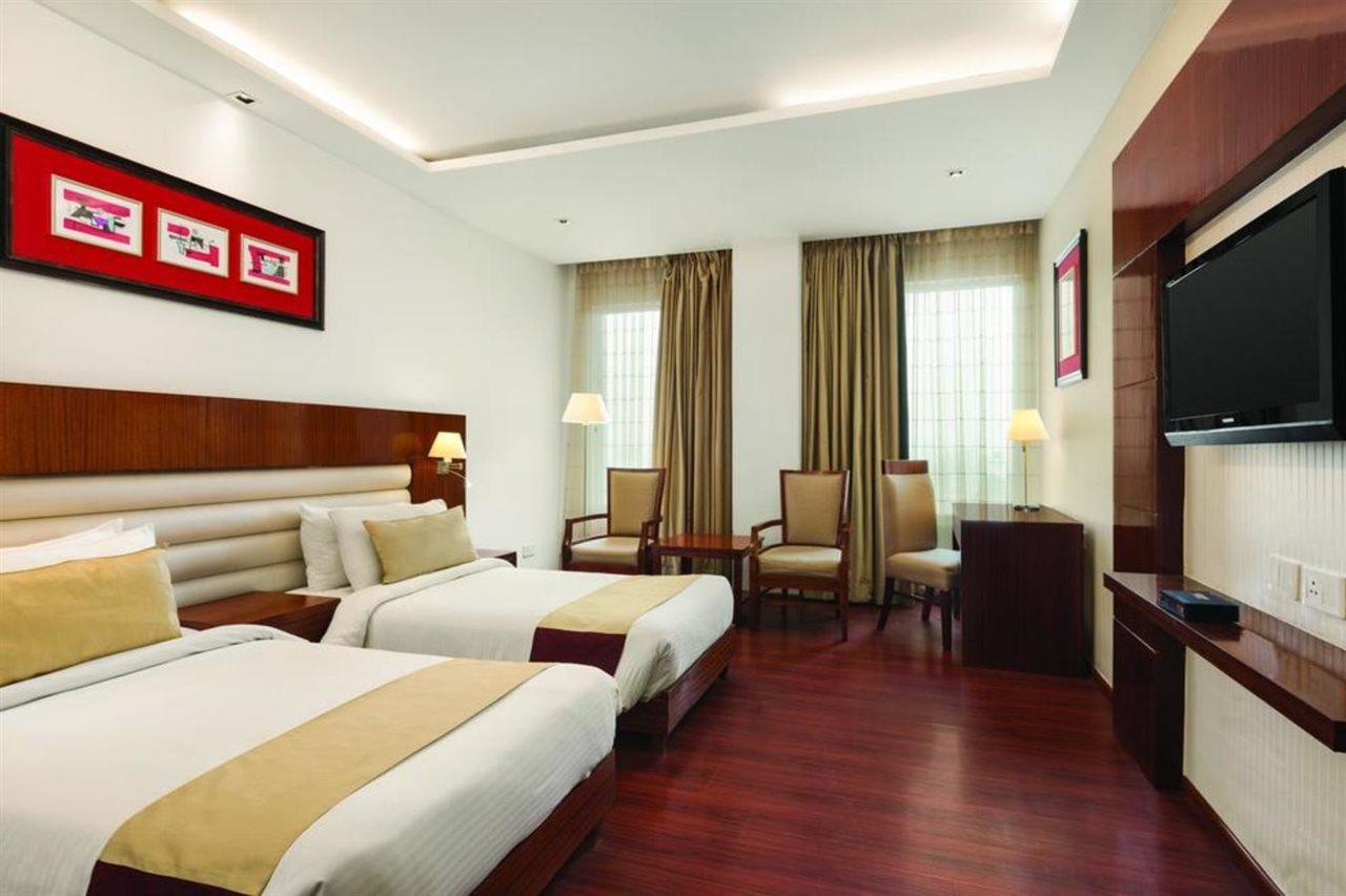 Days Hotel By Wyndham Panipat Bagian luar foto