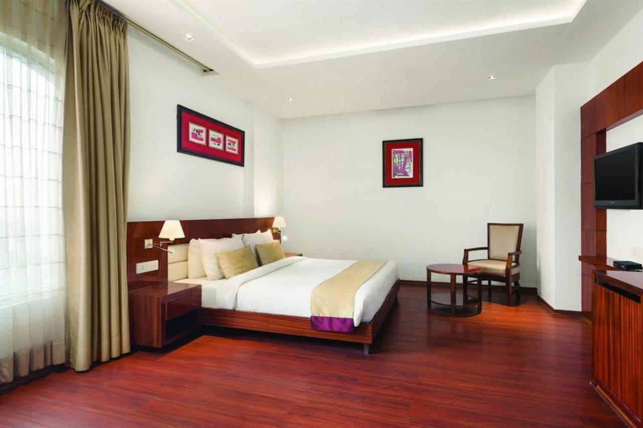 Days Hotel By Wyndham Panipat Bagian luar foto